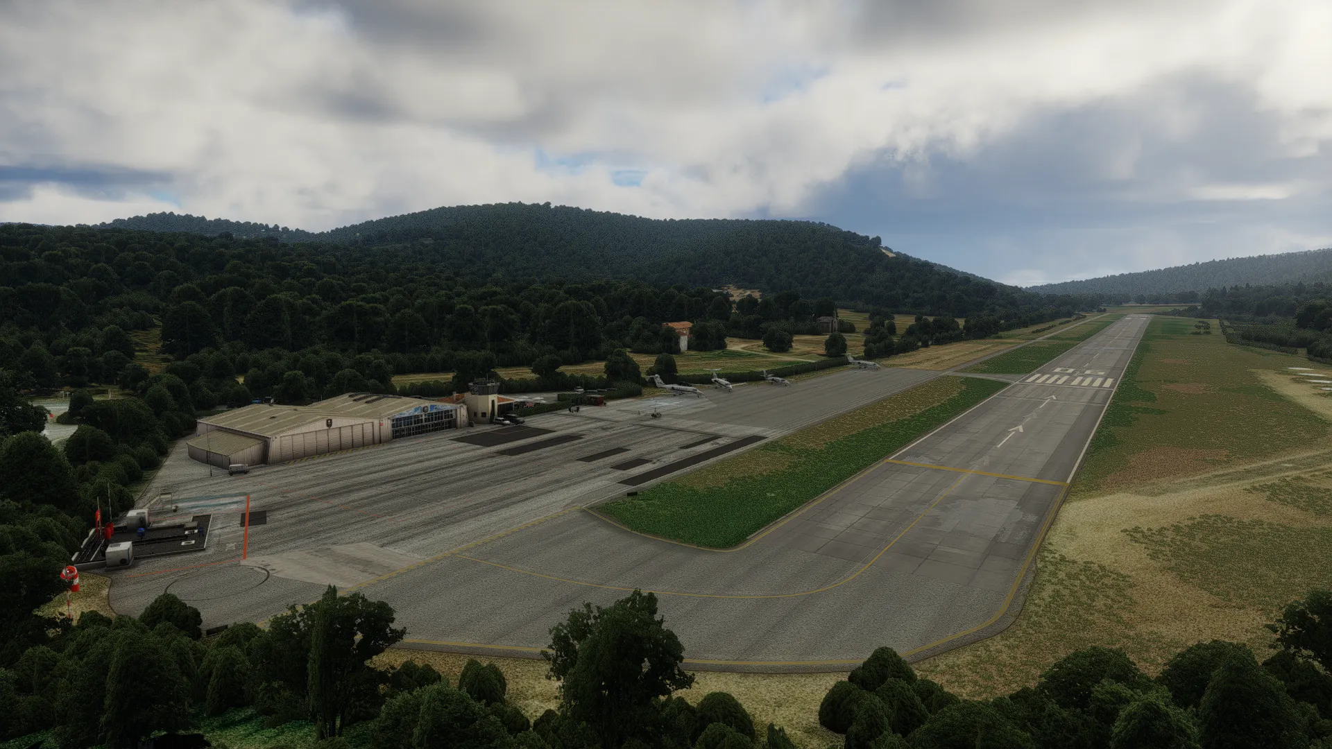 Аэропорт LFTZ ( Ла Моль, Франция )