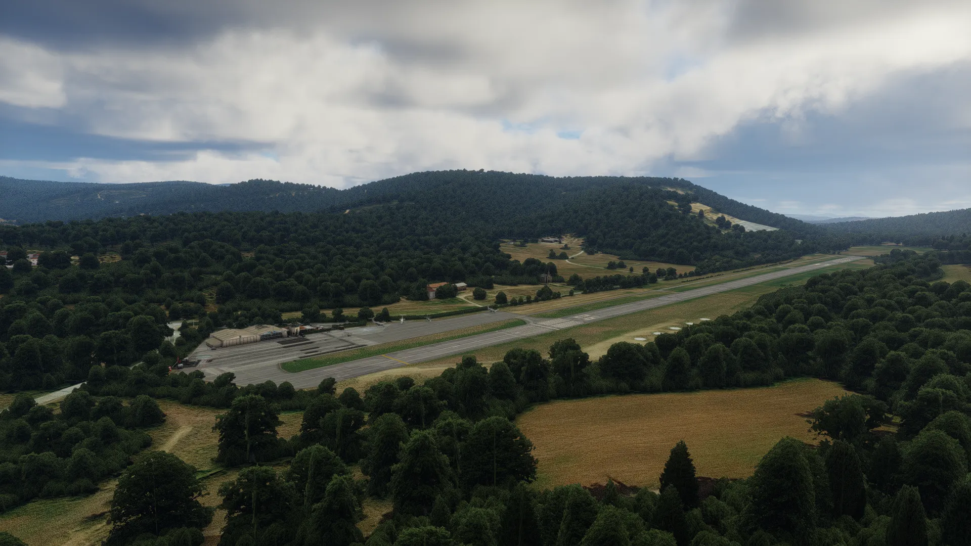 Аэропорт LFTZ ( Ла Моль, Франция )