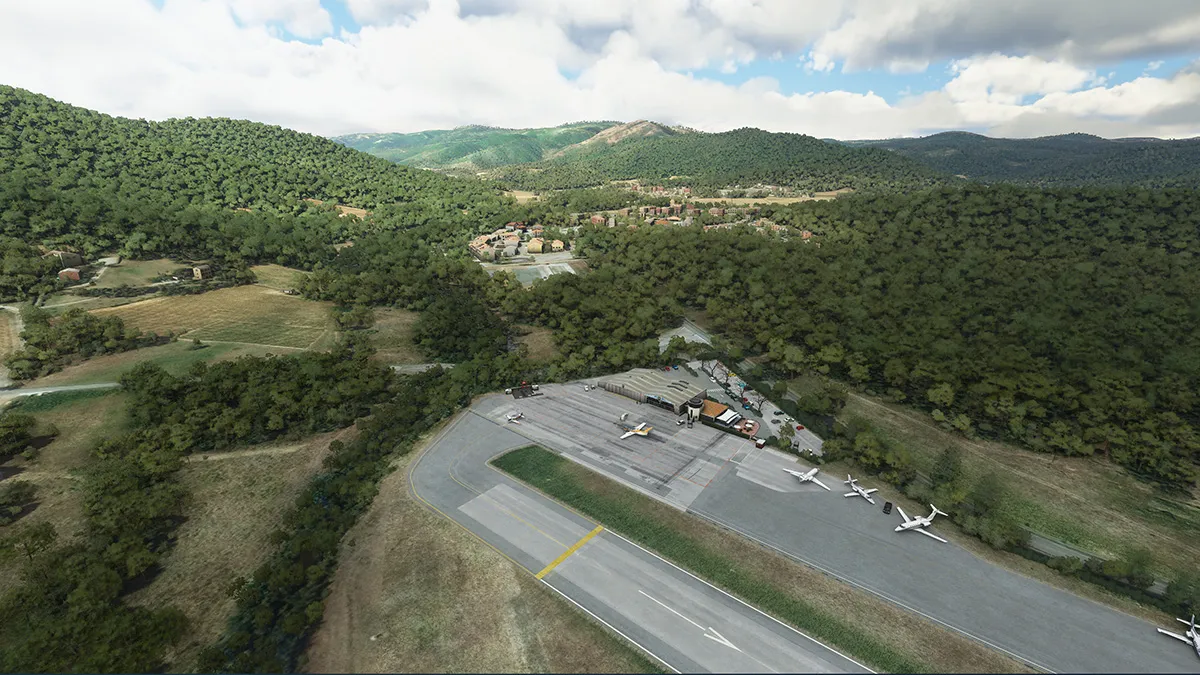 Аэропорт LFTZ ( Ла Моль, Франция )