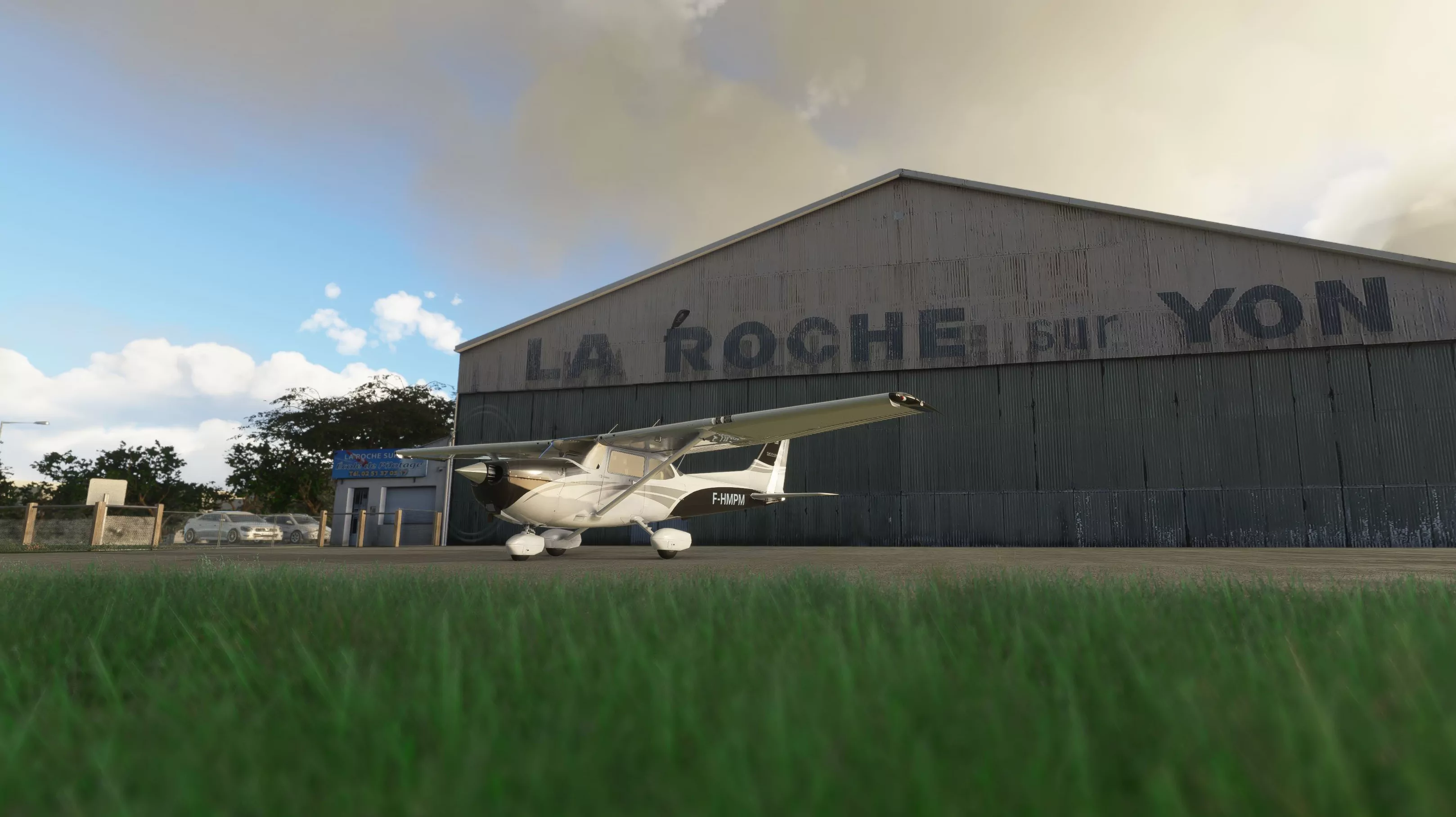 Аэропорт LFRI ( Лез Ажонк, Франция )