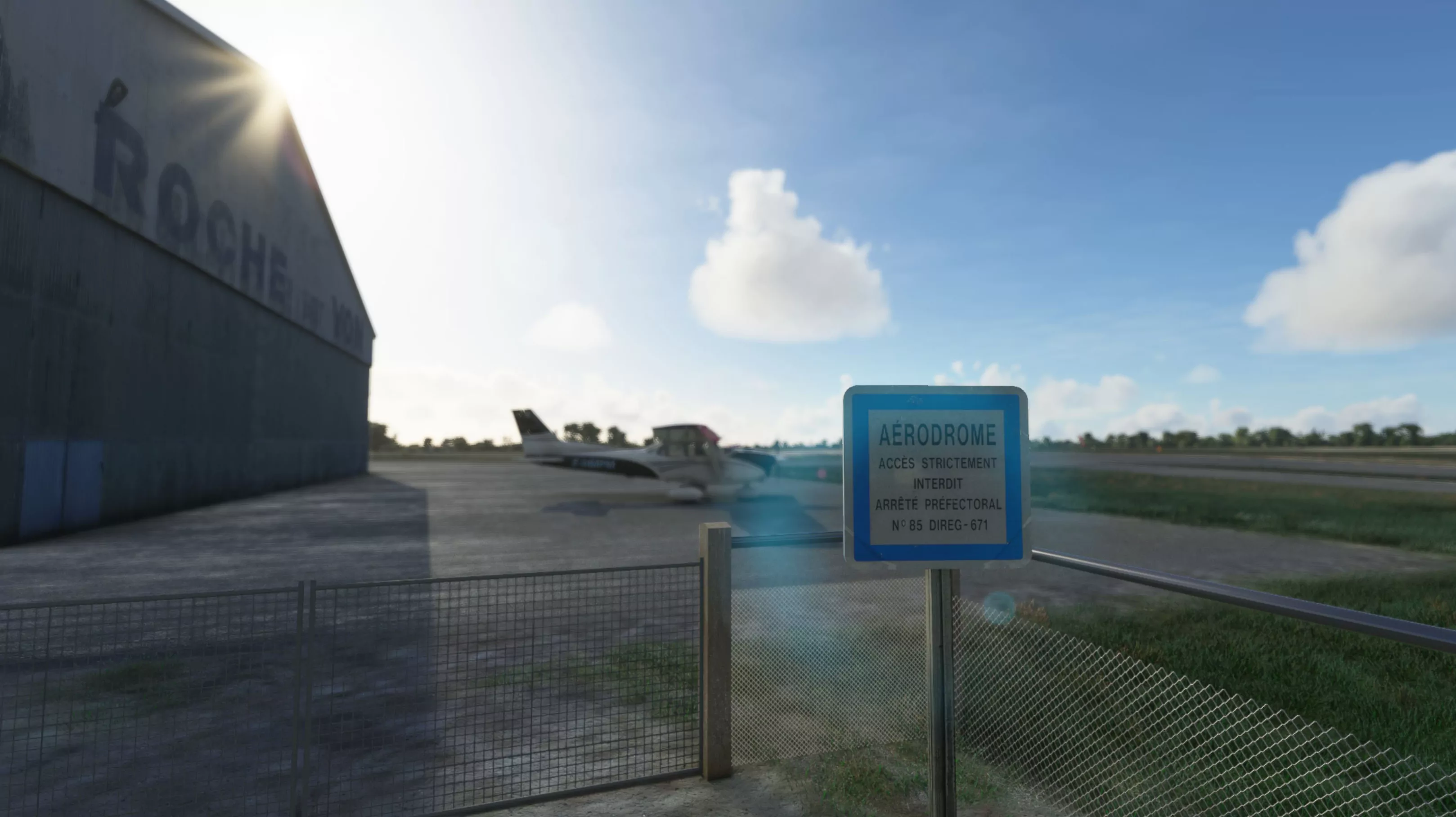 Аэропорт LFRI ( Лез Ажонк, Франция )