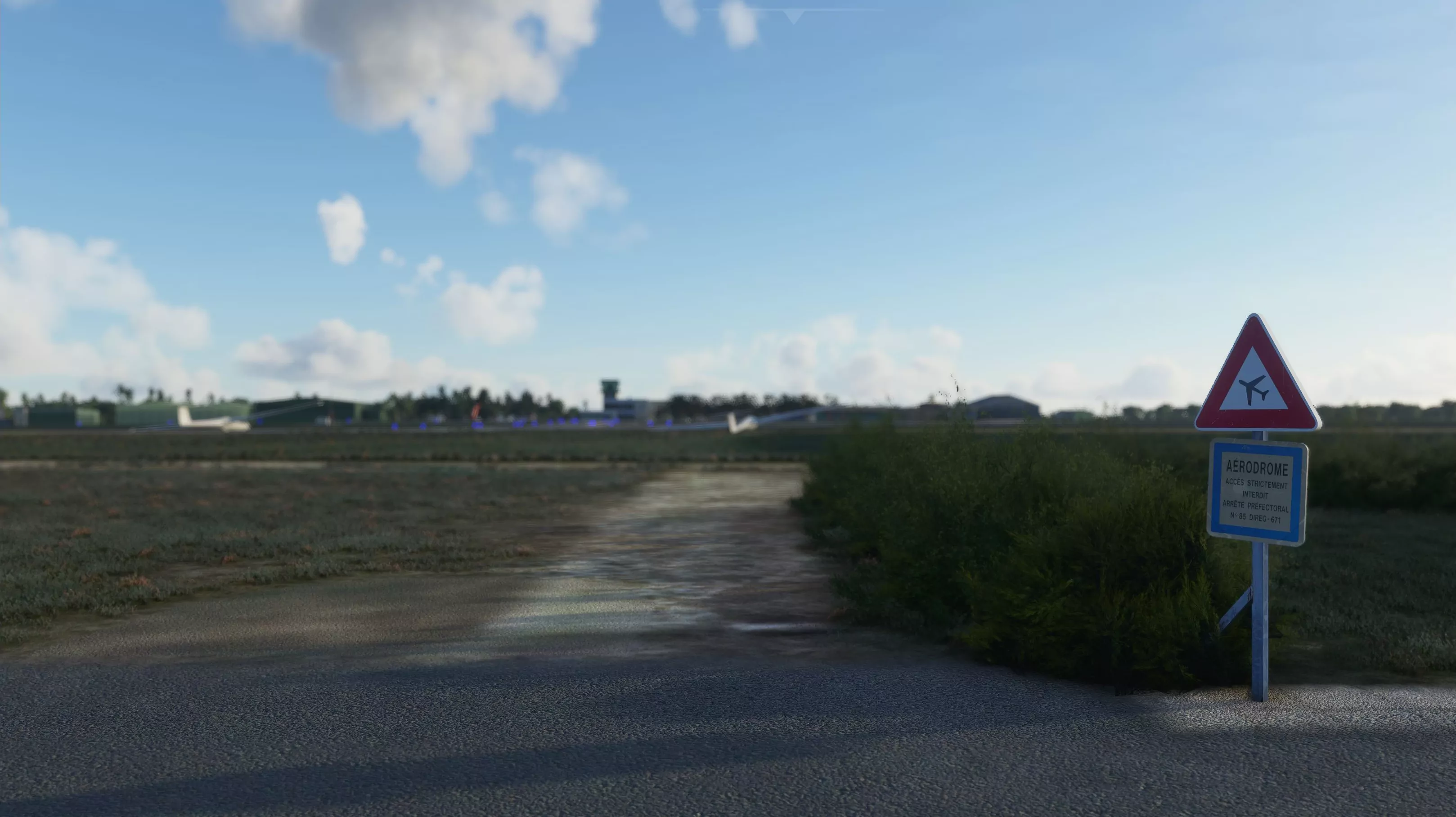 Аэропорт LFRI ( Лез Ажонк, Франция )