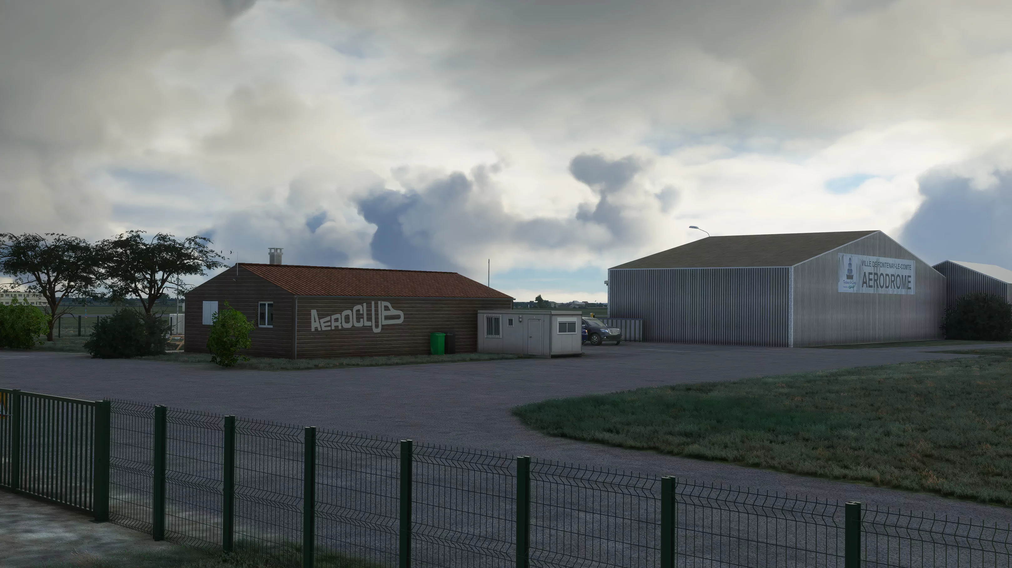 Аэропорт LFFK ( Фонтене-ле-Конт, Франция )