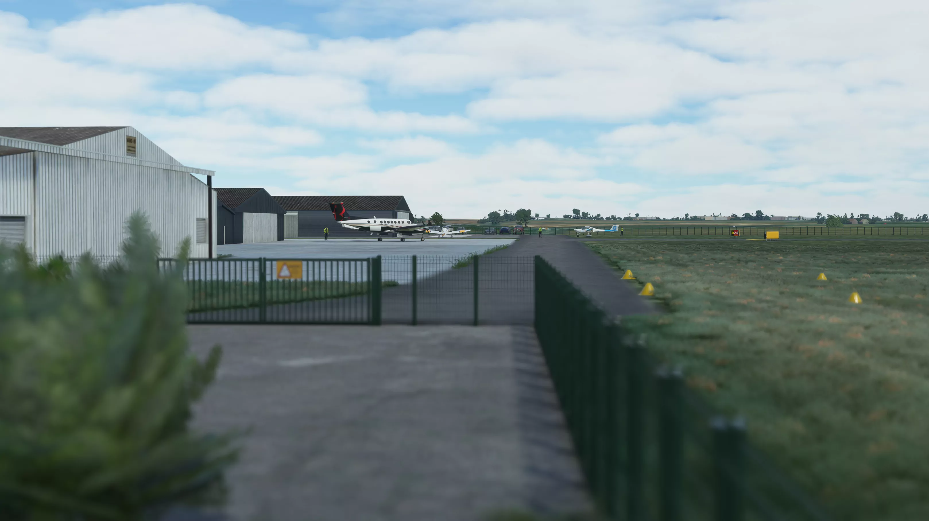 Аэропорт LFFK ( Фонтене-ле-Конт, Франция )