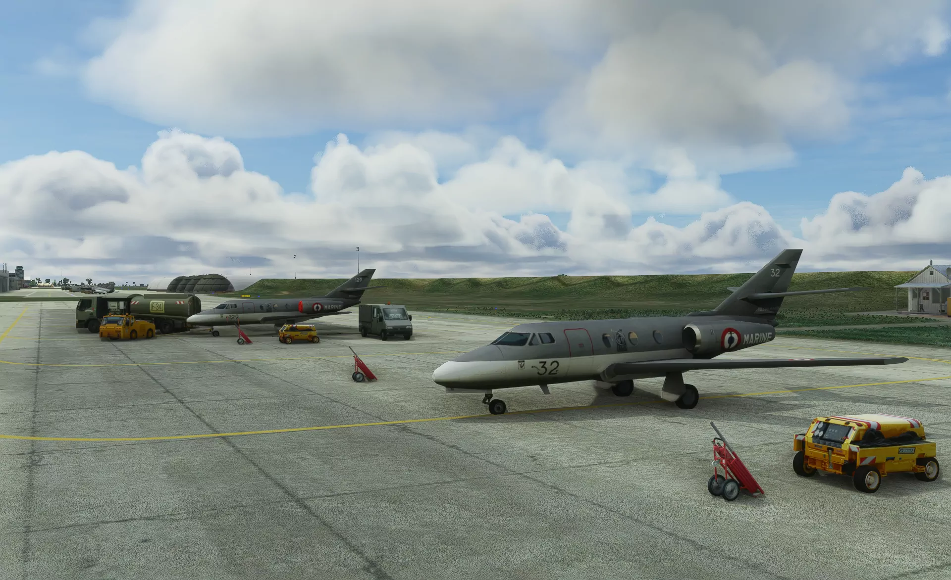 Авиабаза LFRJ ( Сен-Серве, Франция )